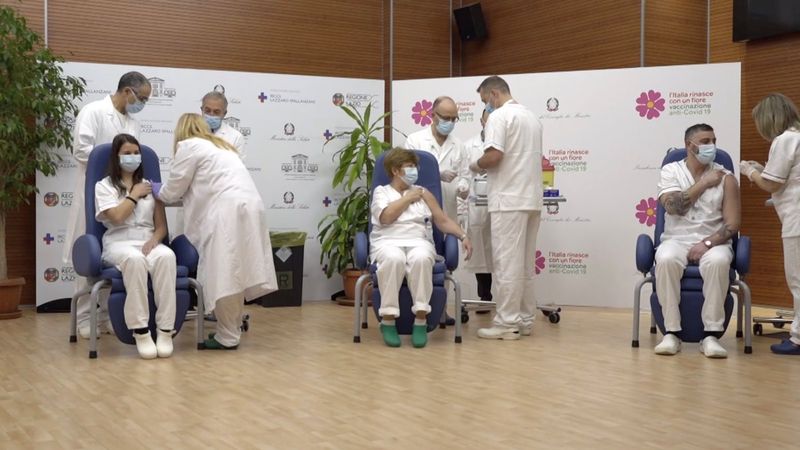 Avrupa'da koronavirüse karşı aşılama başladı