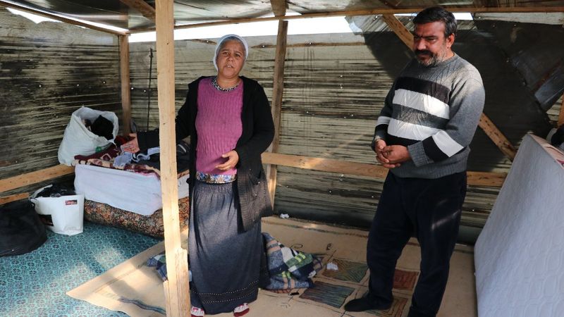 Adana'da evleri yanan ailenin kaldığı çadırı soydular