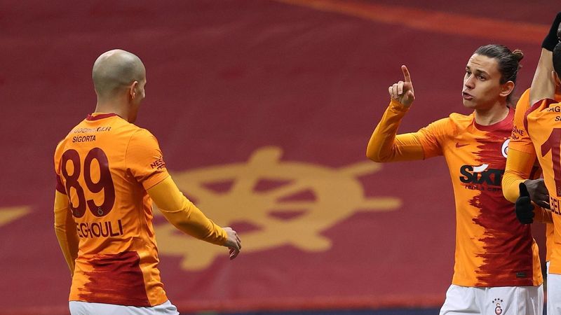 Sofiane Feghouli 3 hafta yok