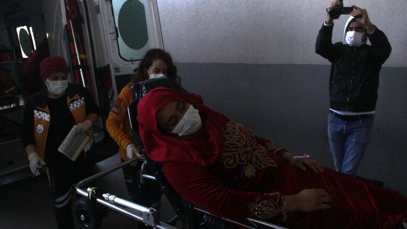 Adana'da kıskançlık krizine giren koca, eşini bıçakladı