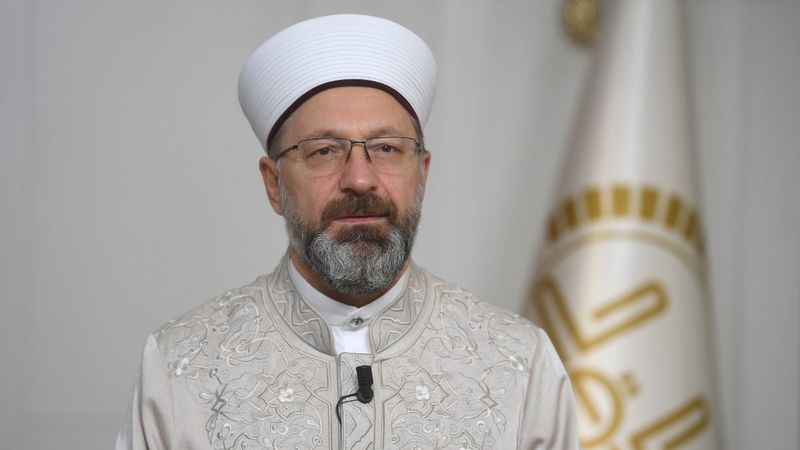 Ali Erbaş: İmamlar sosyal medyada bıkmadan usanmadan vaaz vermeli