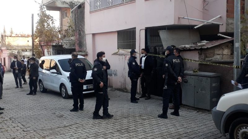 Gaziantep'te annesini rehin alıp başından vurdu