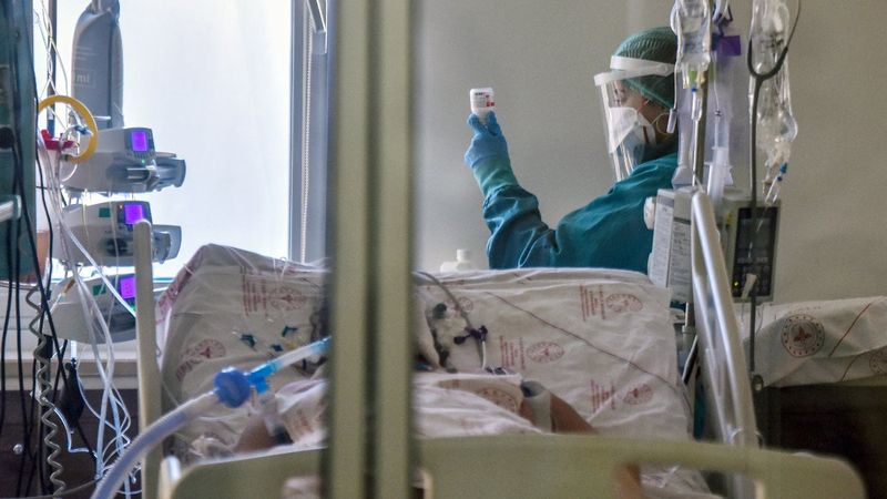 Antalya'da koronavirüs hemşiresinden duygulandıran sözler