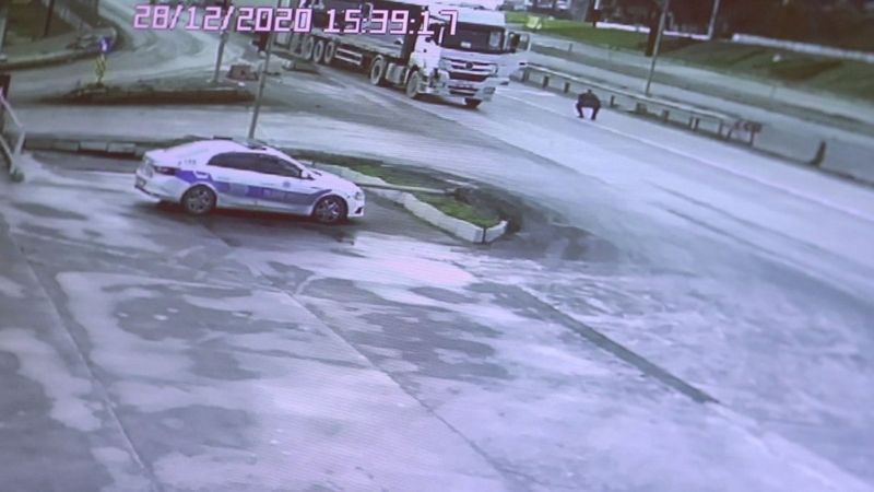 Kocaeli'de ışıkta duran tıra arkadan gelen tır çarptı