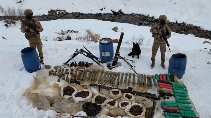 Hakkari'de PKK'ya ait silah ve mühimmat ele geçirildi