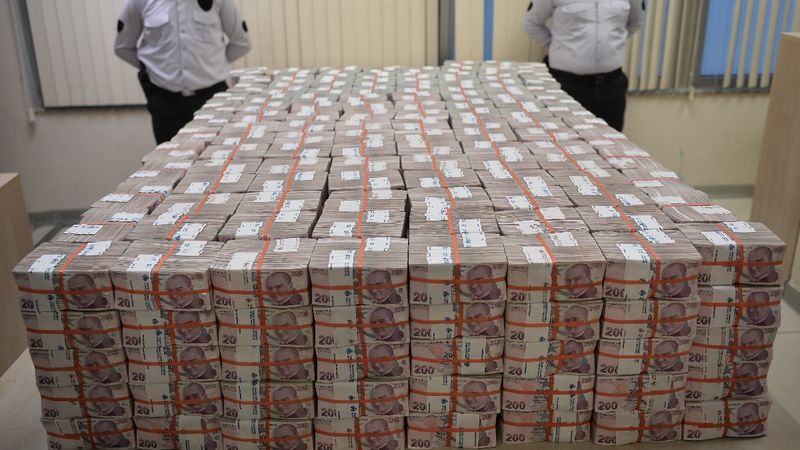 Milli Piyango tarihinin en büyük ikramiyesi sergilendi