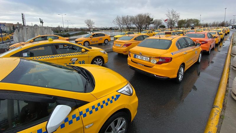 Taksiciler zam güncellemesi için kuyrukta