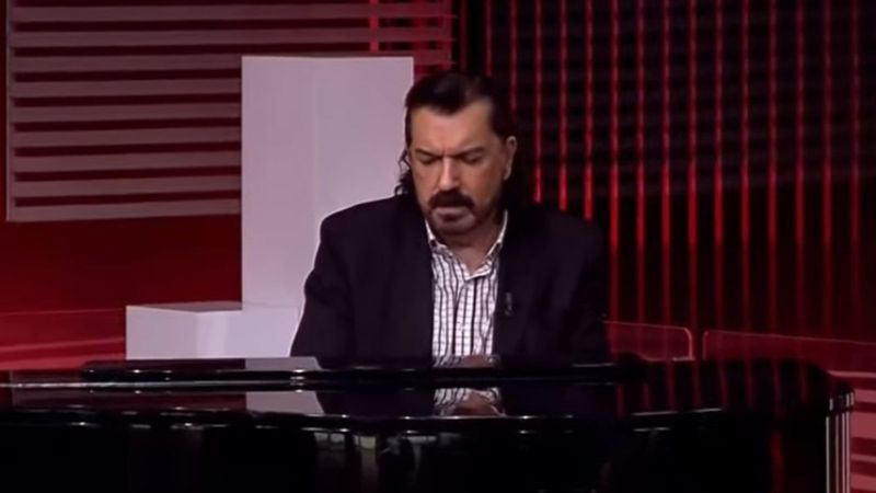 Hakan Bayrakçı'dan canlı yayında piyano resitali