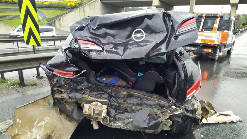 İstanbul'da kavşağı kaçırınca zincirleme kazaya neden oldu