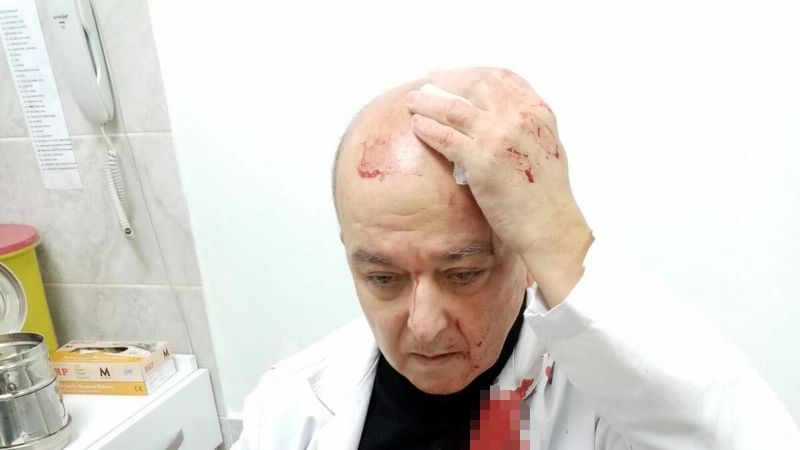 İzmir'de maske uyarısı yapan doktora taşlı saldırı