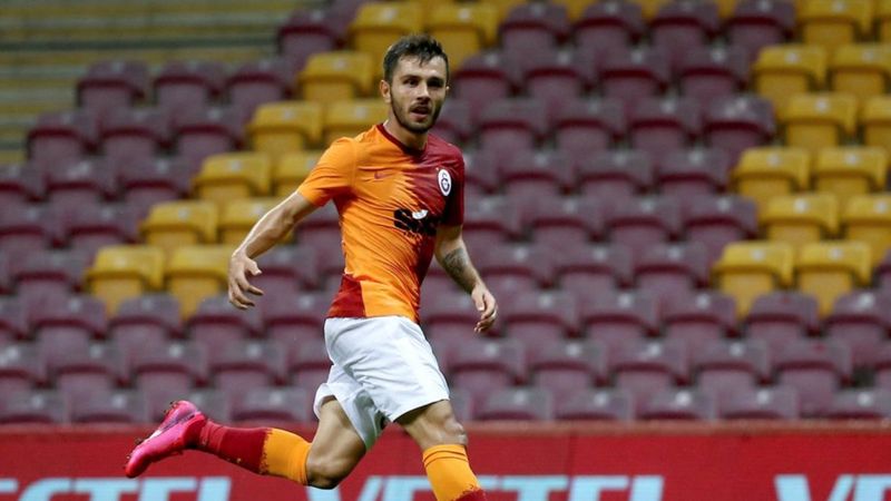 Emre Kılınç kırmızı kart gördü