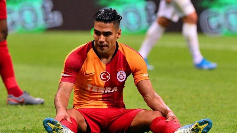 Radamel Falcao en az 4 hafta yok