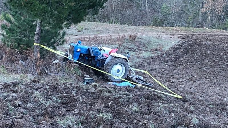 Sinop'ta traktör devrildi: 1 ölü