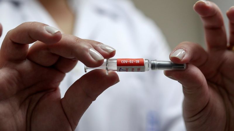 Çin'de koronavirüs aşısı riskli gruplara yapılmaya başladı