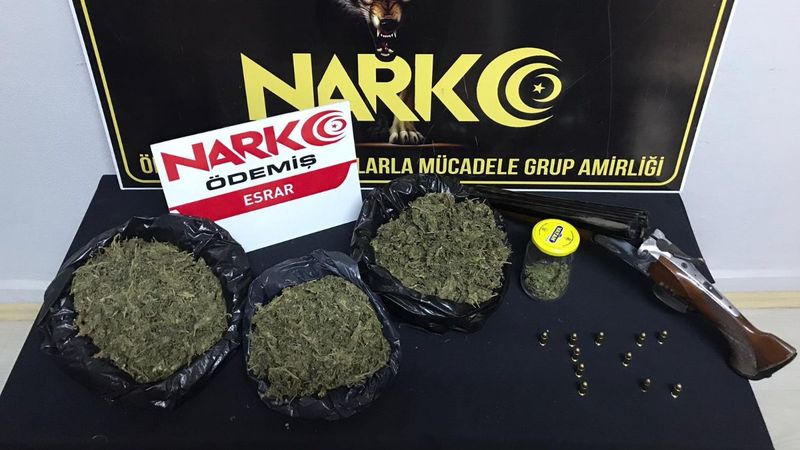 İzmir'de tekel bayiinde uyuşturucu ticaretine 1 gözaltı