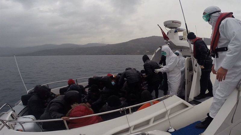 Çanakkale'de 26 kaçak göçmen kurtarıldı