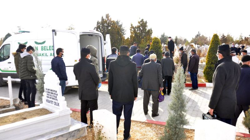 Karaman'da 2 kardeş, 1 saat arayla koronaya yenildi