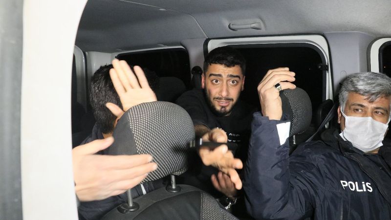 Adana'da polisten kaçan magandalar, drenaj kanalına düştü