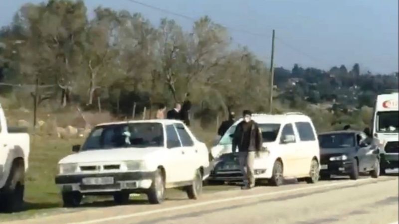İzmirde yol kenarında koyun otlatırken araba çarptı: 1 ölü