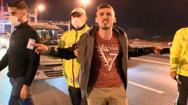 İstanbul'da polis denetiminden kaçan sürücü: Aşk acısı çekiyorum