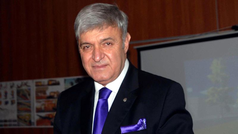 Ahmet Vefik Alp hayatını kaybetti