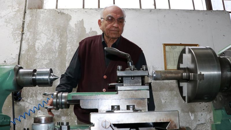 Burdur'da makine sesiyle ruhunu dinlendiriyor