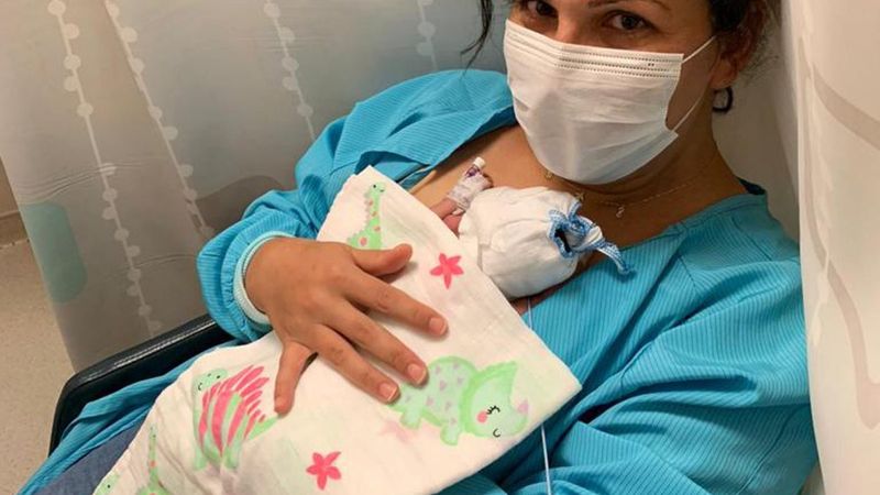 Antalya'da bebeği, 660 gram doğdu