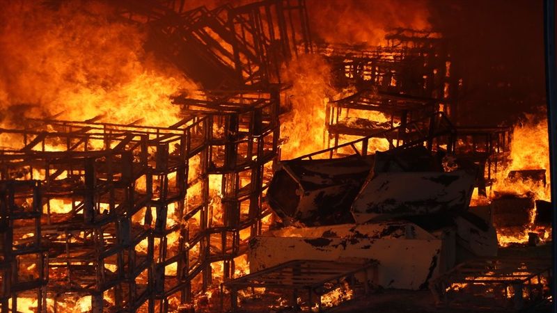 Şanlıurfa'da lojistik deposunda yangın