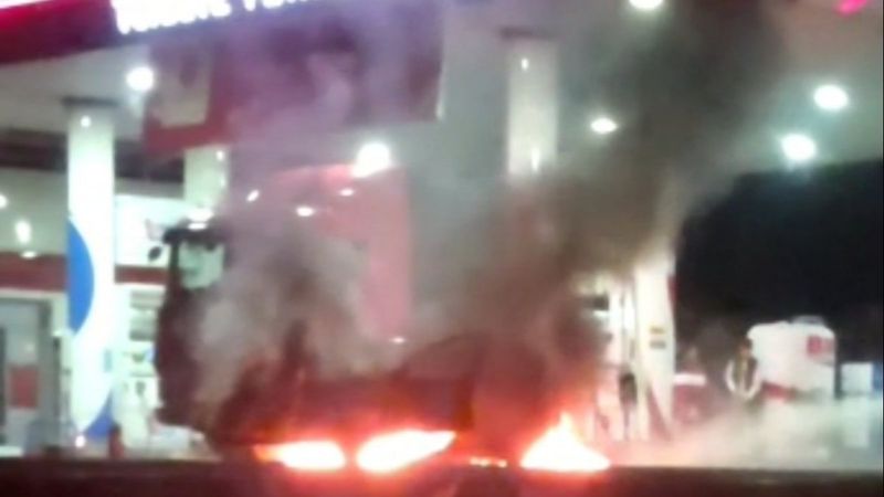 Çorum'da araç, akaryakıt istasyonunda yandı