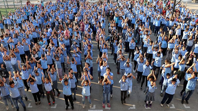 11 Ocak bayrak töreni saat kaçta? Öğrenciler okula mı gidecek? Bayrak töreni okulda mı, evde mi?