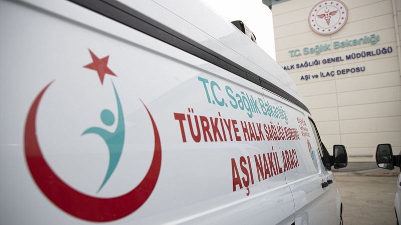 Türkiye'ye aşı dağıtacak özel tasarlanmış araçlar tanıtıldı