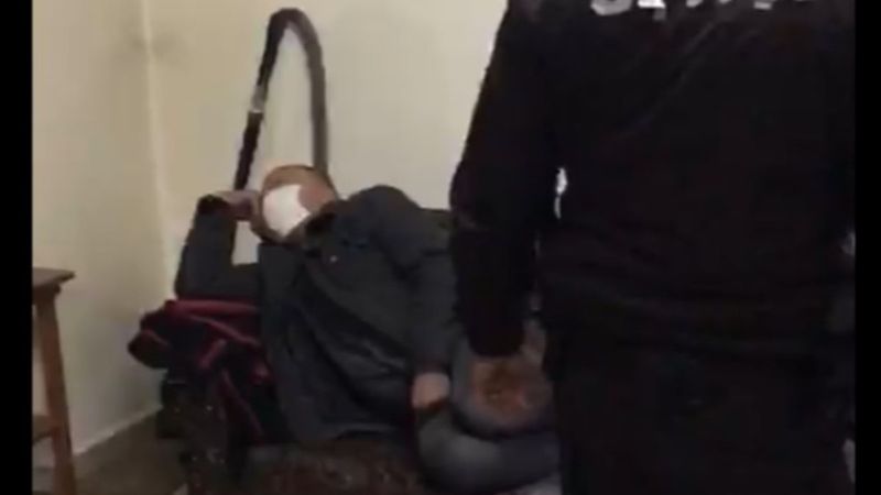 Hatay'da kumar üstünde yakalanınca, uyuyor taklidi yaptı