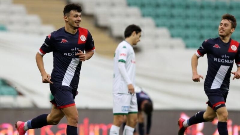 Antalyaspor, Bursaspor'u 3 golle eledi