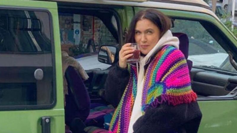 Şevval Sam, karavanını süsledi