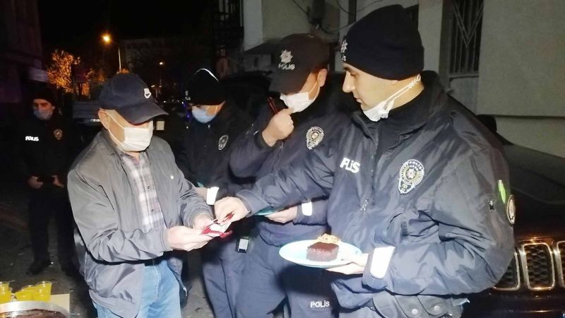 Aksaray'da mahalleliden polise sürpriz