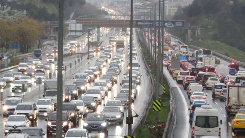 İstanbul'da trafik yoğunluğu yüzde 75'e ulaştı