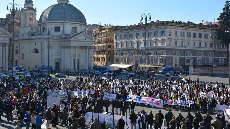 İtalya'da turizmciler meydanlara indi