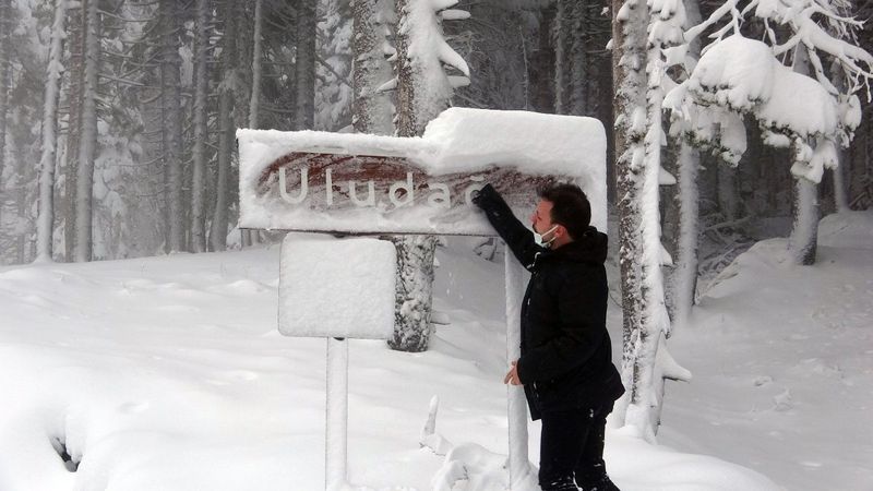 Uludağ beyaza büründü, kar kalınlığı 40 santimetreyi buldu