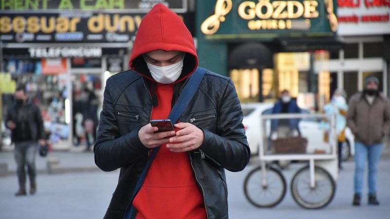 Ailelerde en pahalı cep telefonunu çocuklar kullanıyor