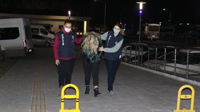 Ümitcan Uygun ile uyuşturucu kullanan kadın yakalandı