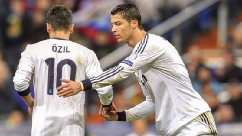 Mesut Özil'den Galatasaray'a gönderme