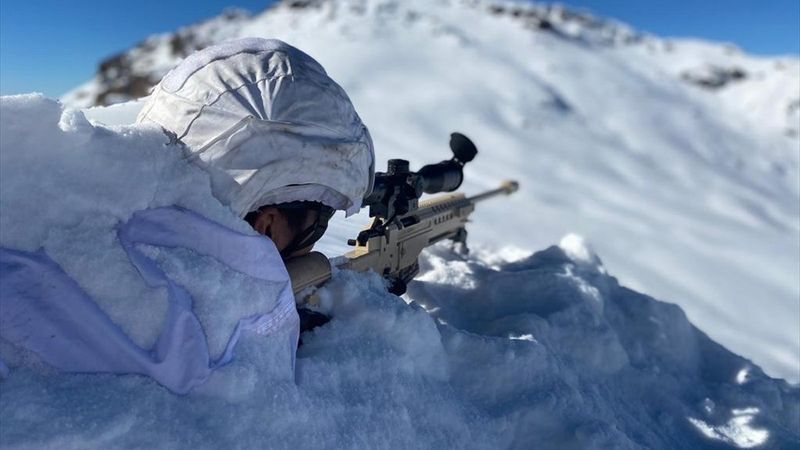 Mehmetçik'in bulunduğu üs bölgelerinde kar kalınlığı 1.5 metreyi geçti