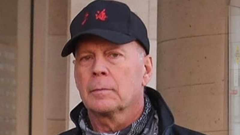 Maskesiz Bruce Willis eczaneden çıkarıldı