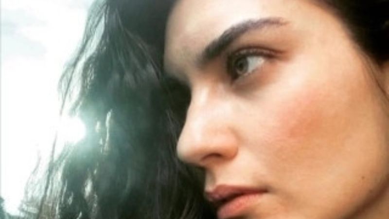 Tuba Büyüküstün'den makyajsız paylaşım