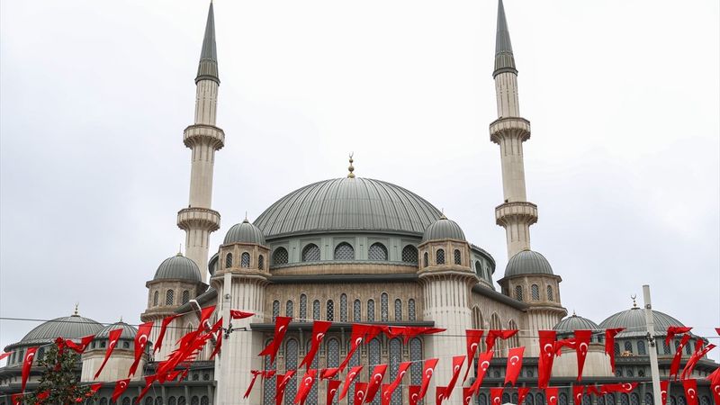 Taksim'de cami ve AKM inşaatında son aşama