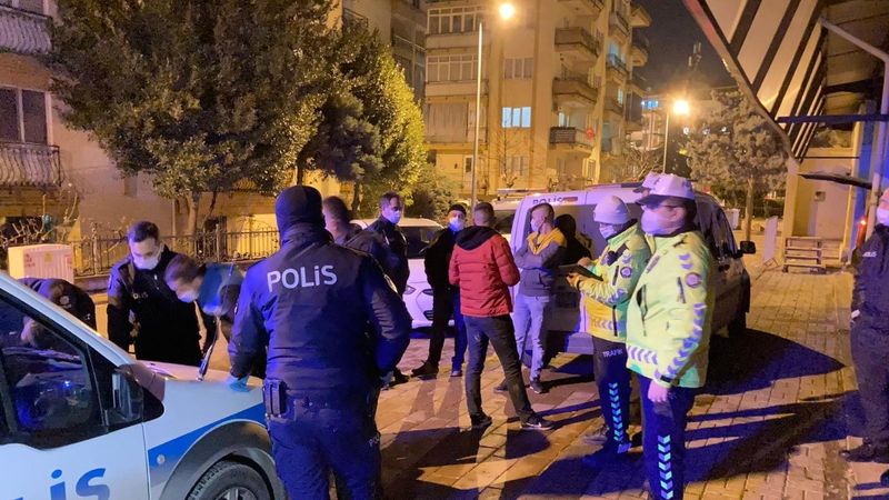 Denizli'de polisin dur ihtarına uymayan 3 kişiye 22 bin TL ceza