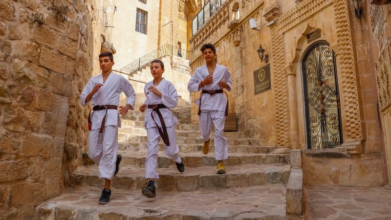 Mardin'in dar sokaklarında, milli takıma hazırlanıyorlar