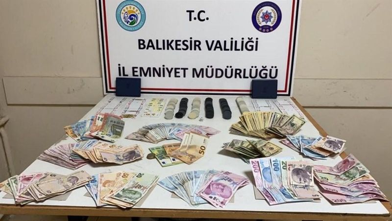 Balıkesir'de kumar oynayan 21 kişiye ceza kesildi