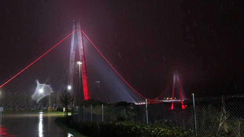 İstanbul'da kar yağışı etkisini artırdı