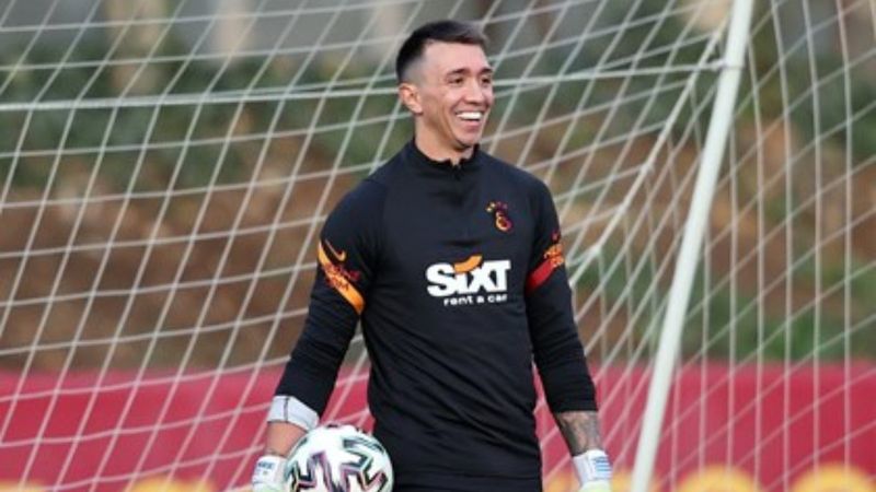 Fernando Muslera, sahalara geri dönüyor